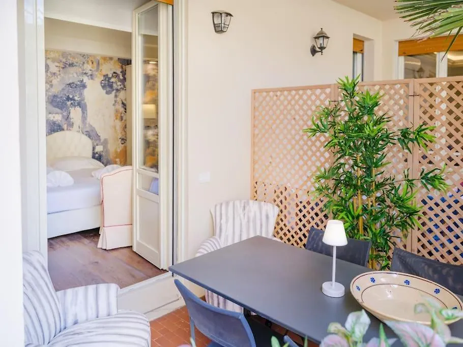 Casa Silvia - Honeymoon Flat With Green Terrace Florence