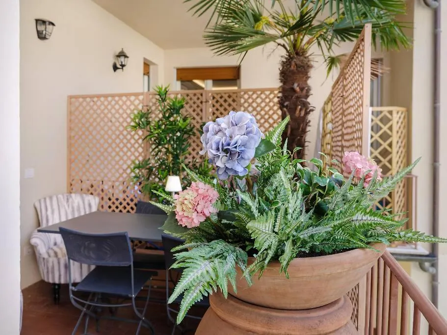 Casa Silvia - Honeymoon Flat With Green Terrace location