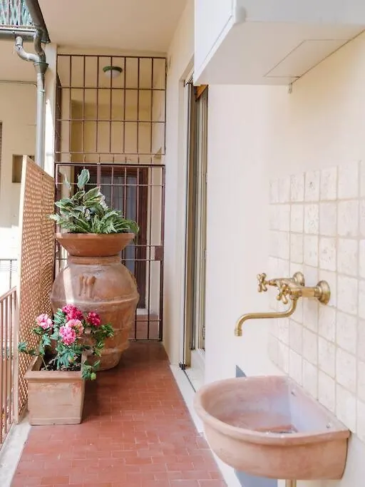 Casa Silvia - Honeymoon Flat With Green Terrace Florence Apartment